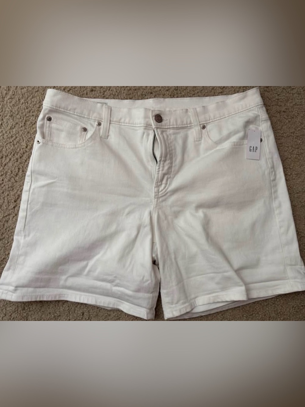 GAP Ladies White 5” mid rise Denim Shorts size 14